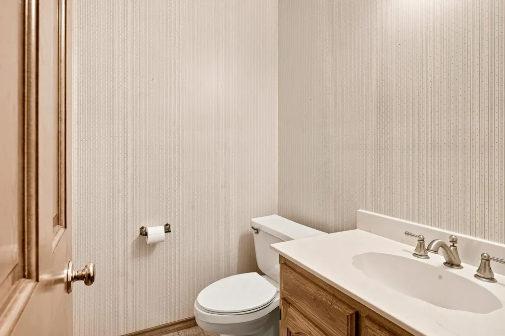 1712 Hampton Court Bedford, TX 76021