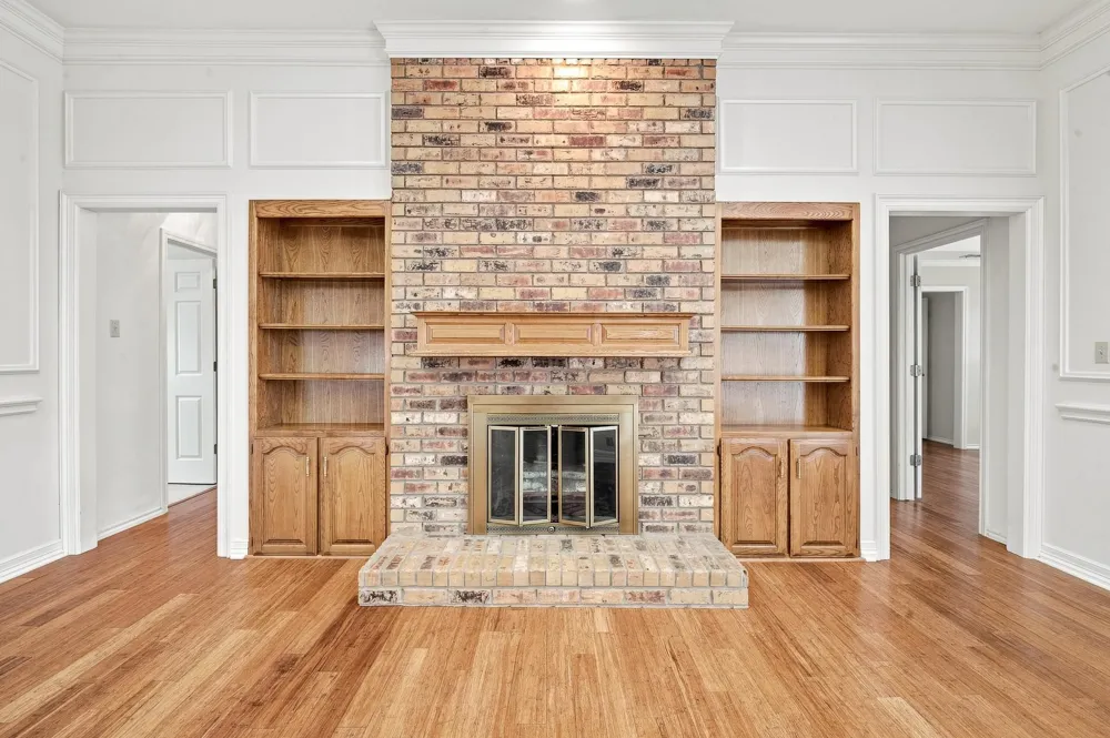 1712 Hampton Court Bedford, TX 76021