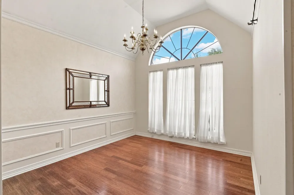 1712 Hampton Court Bedford, TX 76021