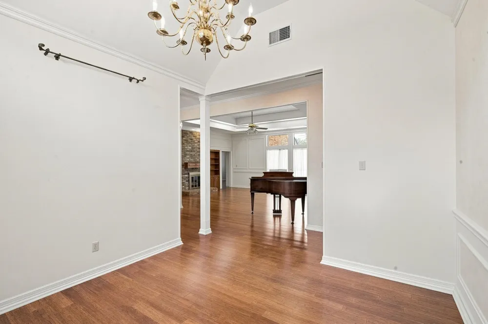 1712 Hampton Court Bedford, TX 76021