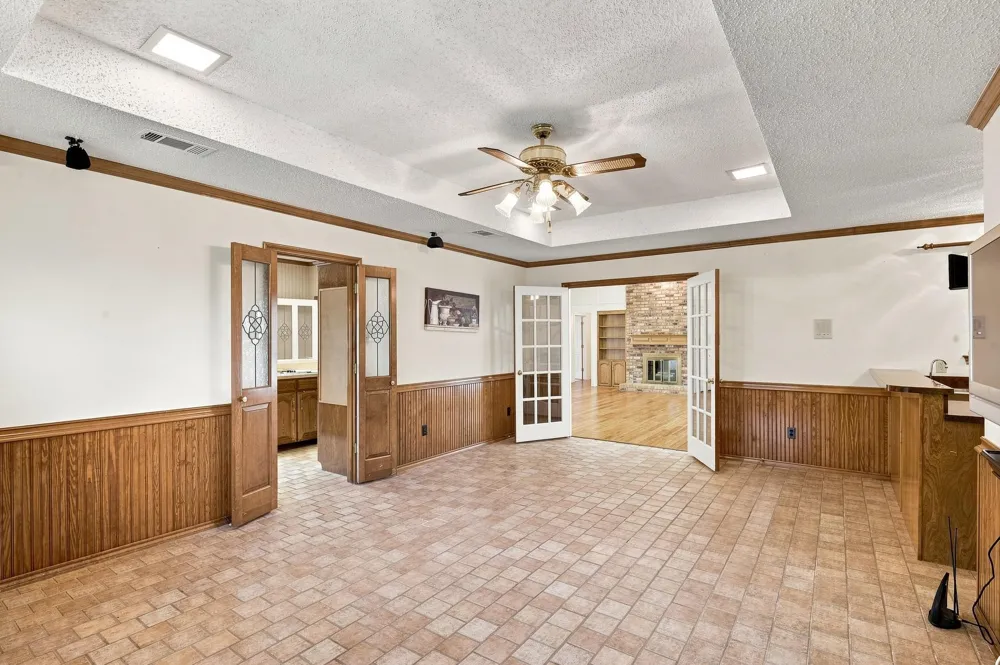 1712 Hampton Court Bedford, TX 76021