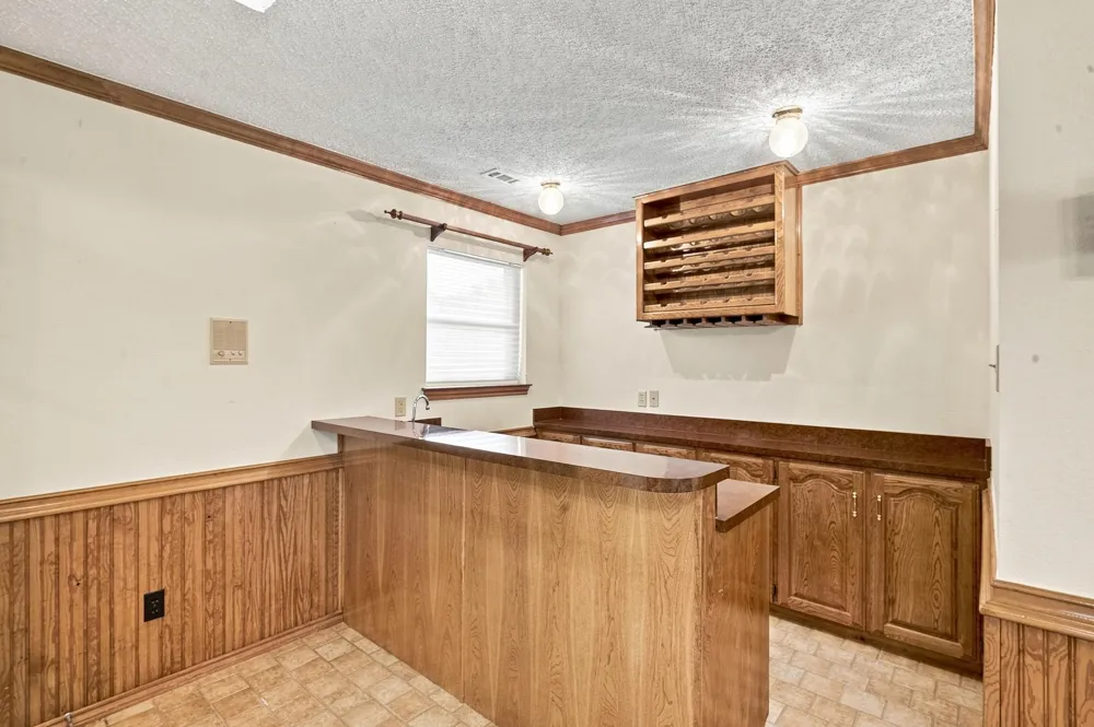 1712 Hampton Court Bedford, TX 76021