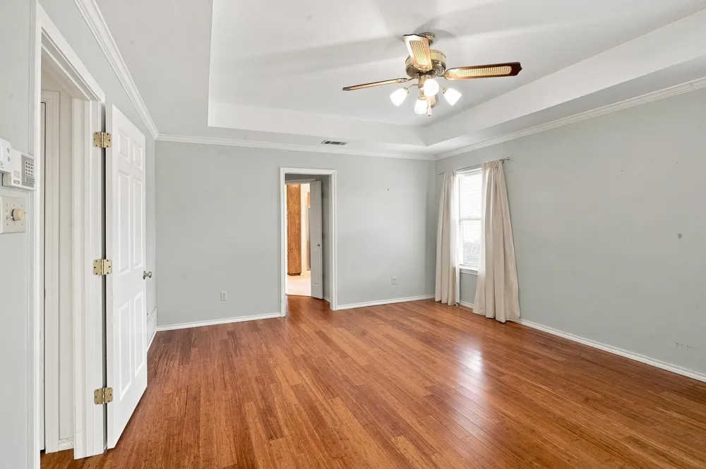 1712 Hampton Court Bedford, TX 76021