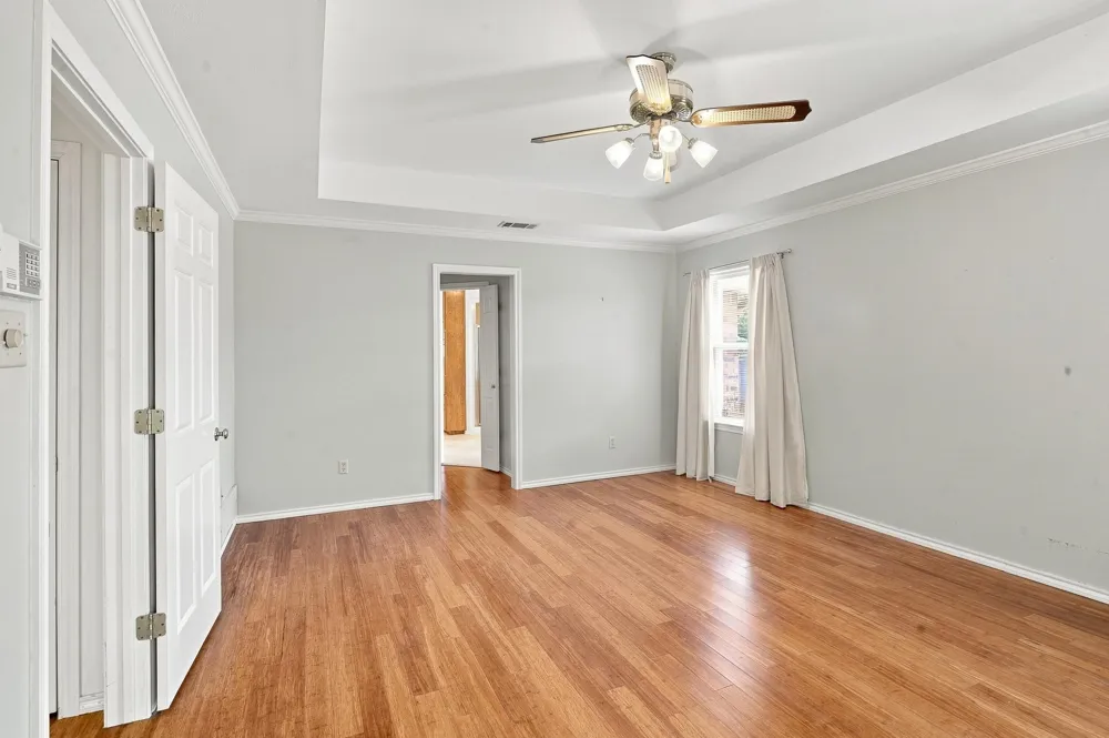 1712 Hampton Court Bedford, TX 76021