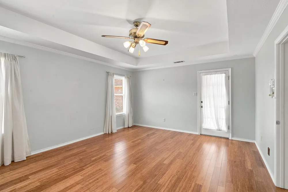 1712 Hampton Court Bedford, TX 76021