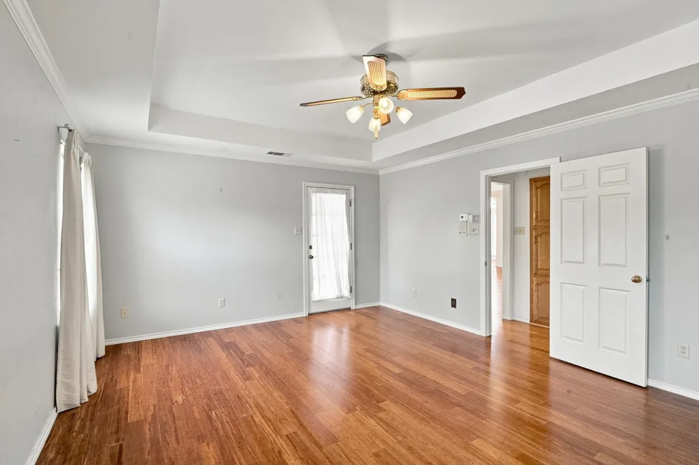 1712 Hampton Court Bedford, TX 76021