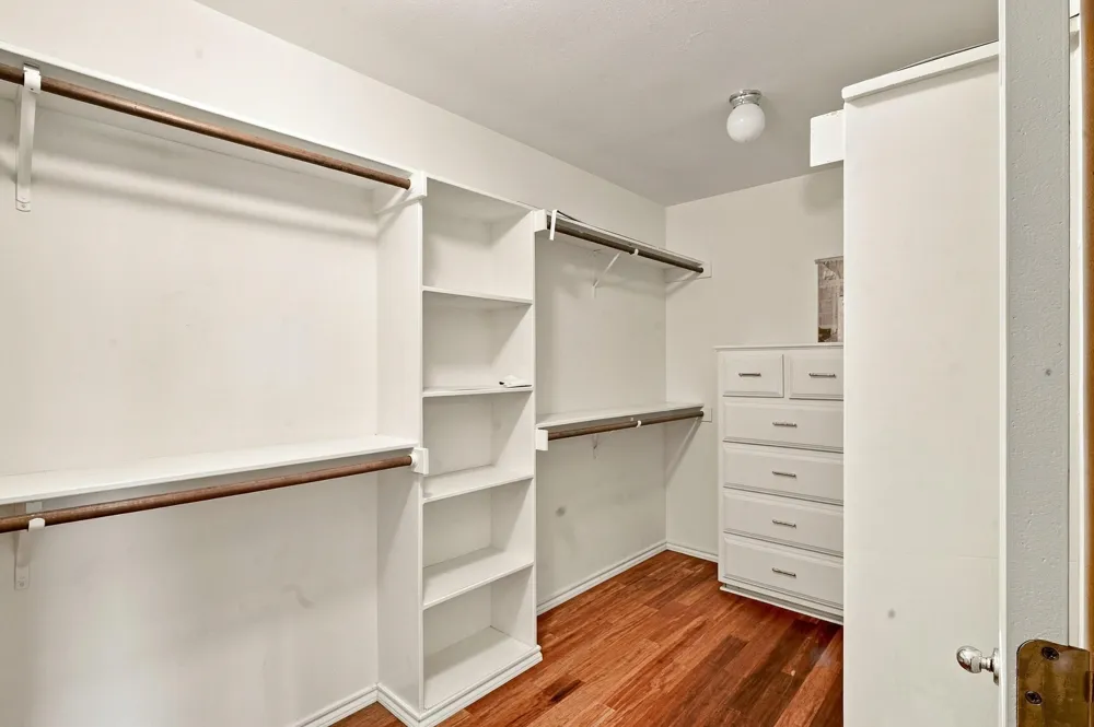 1712 Hampton Court Bedford, TX 76021