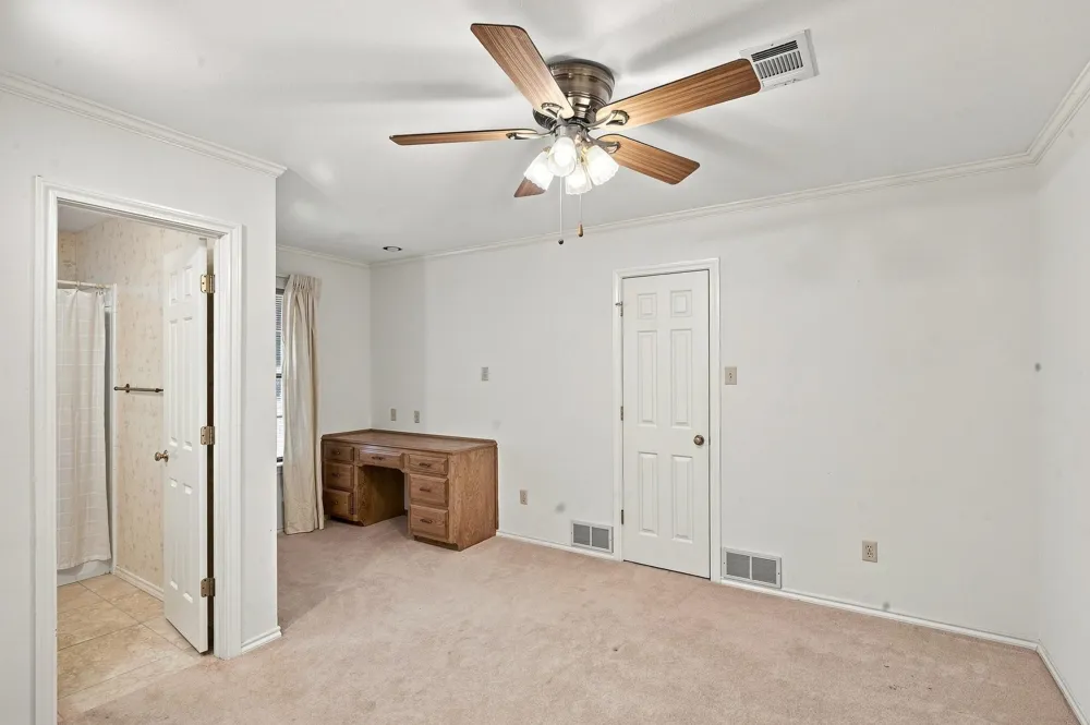 1712 Hampton Court Bedford, TX 76021