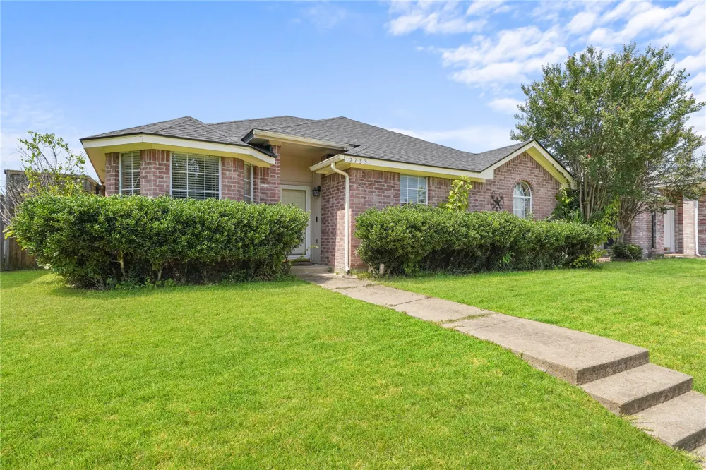 2733 Spring Rain Drive Mesquite, TX 75181