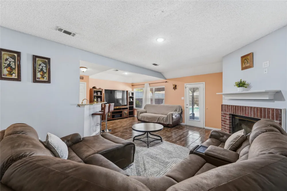 2733 Spring Rain Drive Mesquite, TX 75181