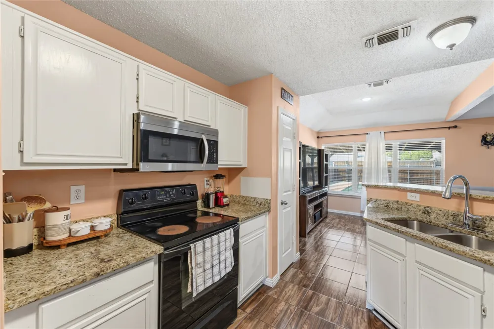 2733 Spring Rain Drive Mesquite, TX 75181