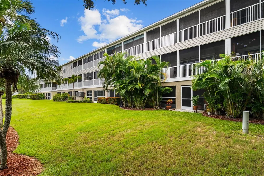 38 SEAGRAPE CIRCLE Clearwater, FL 33759