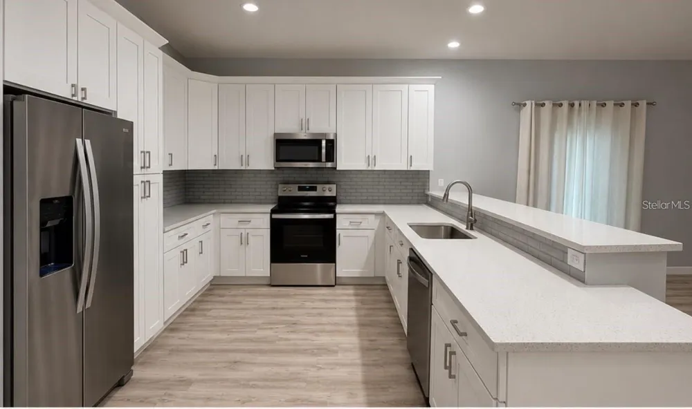 617 HOLMES AVENUE Daytona Beach, FL 32114