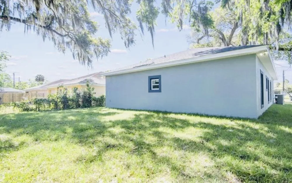 617 HOLMES AVENUE Daytona Beach, FL 32114