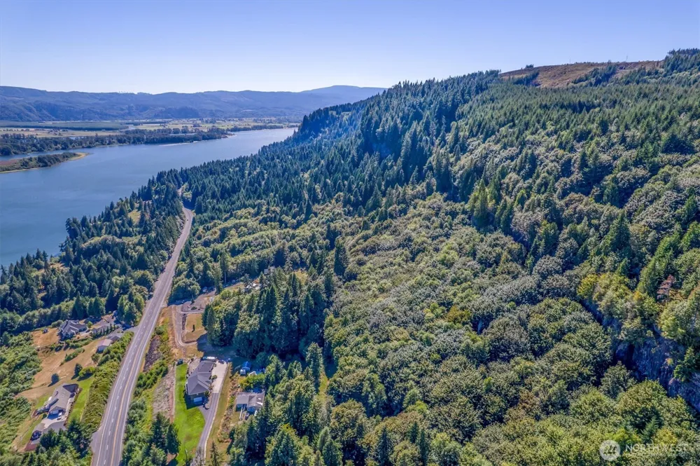 1669 E SR 4 AVENUE Cathlamet, WA 98612