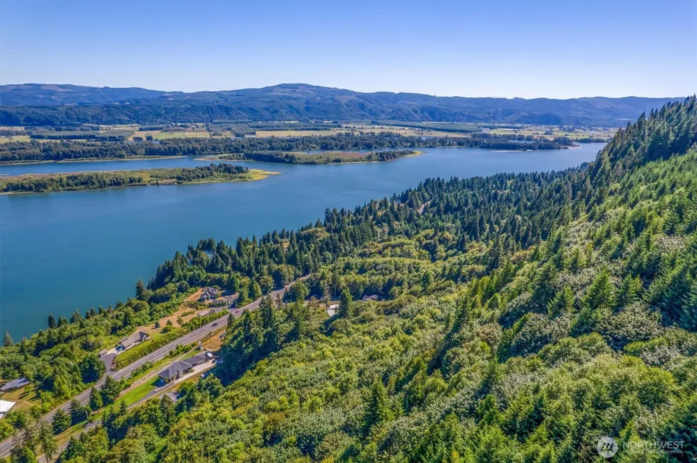 1669 E SR 4 AVENUE Cathlamet, WA 98612