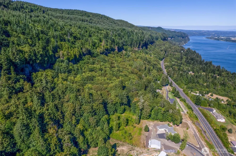 1669 E SR 4 AVENUE Cathlamet, WA 98612