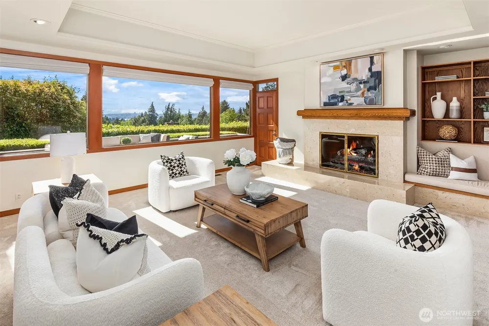 9636 NE 30th Place Clyde Hill, WA 98004