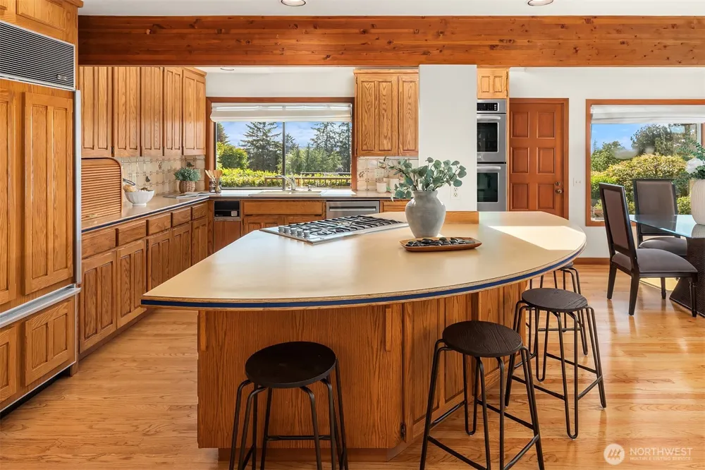 9636 NE 30th Place Clyde Hill, WA 98004