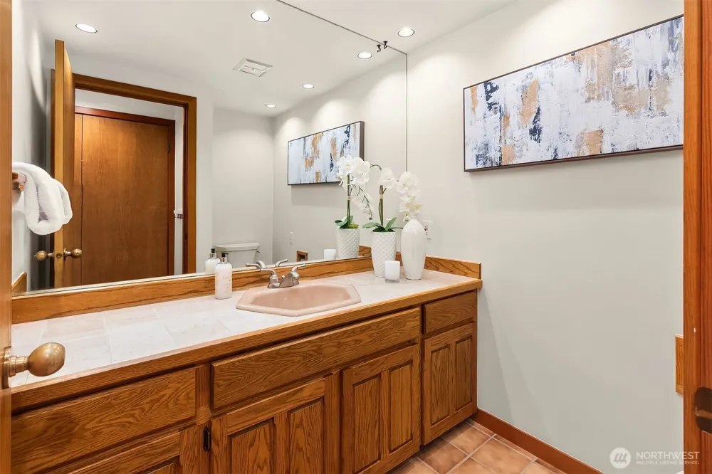 9636 NE 30th Place Clyde Hill, WA 98004