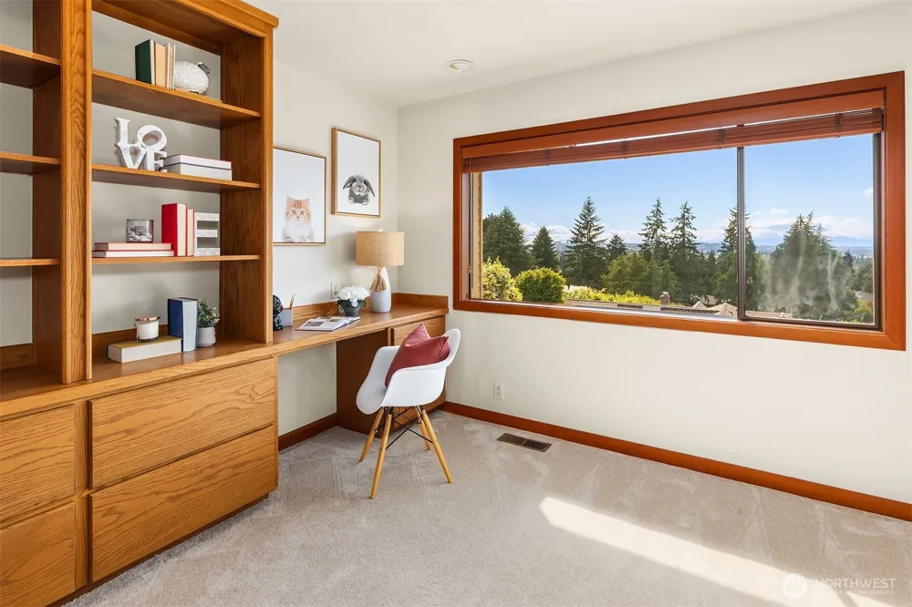 9636 NE 30th Place Clyde Hill, WA 98004