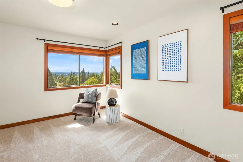 9636 NE 30th Place Clyde Hill, WA 98004