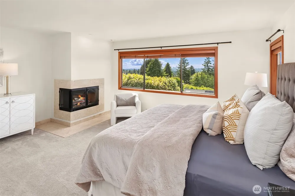 9636 NE 30th Place Clyde Hill, WA 98004