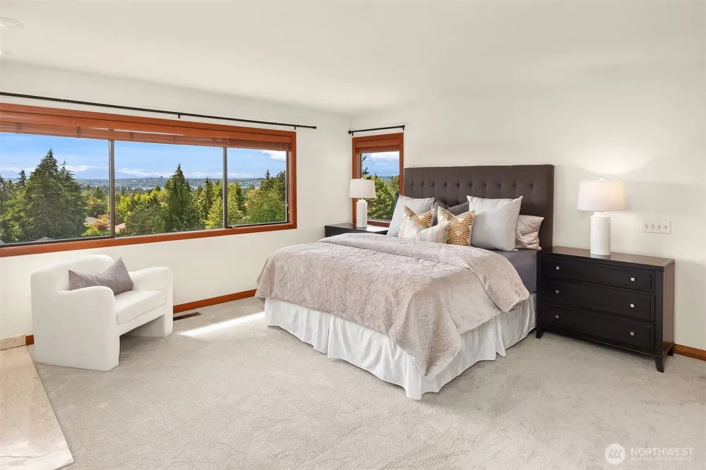 9636 NE 30th Place Clyde Hill, WA 98004