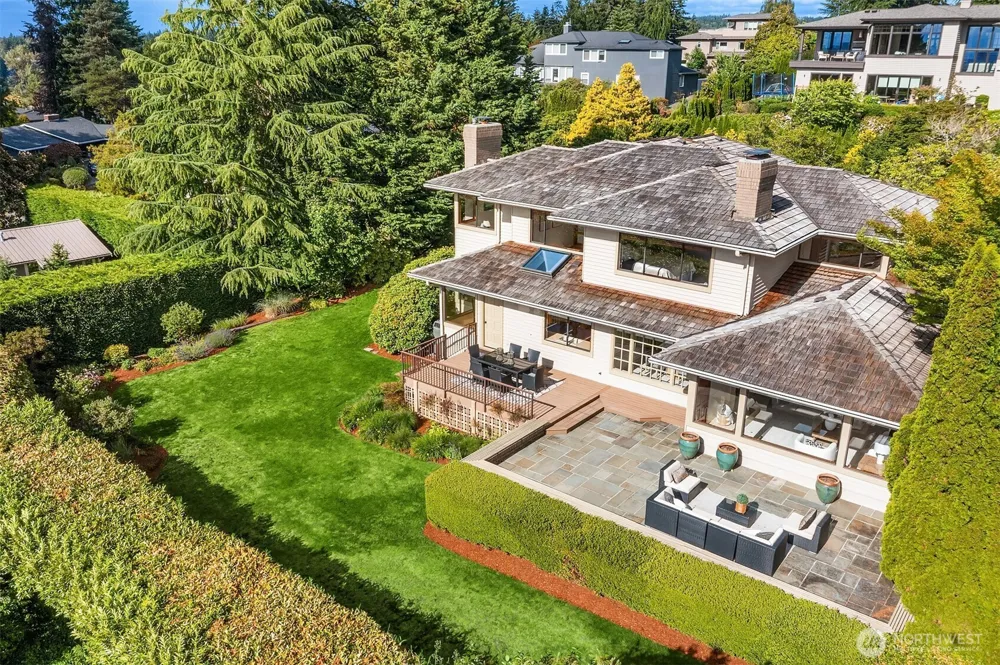 9636 NE 30th Place Clyde Hill, WA 98004