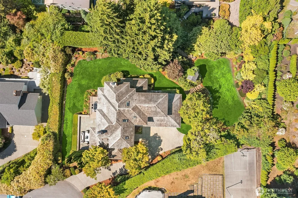 9636 NE 30th Place Clyde Hill, WA 98004