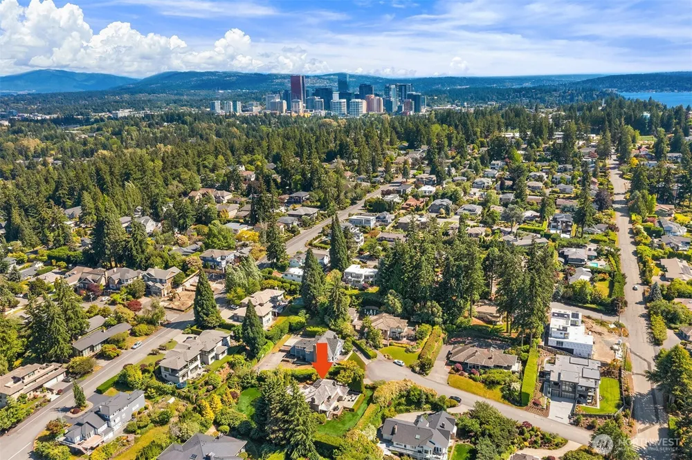 9636 NE 30th Place Clyde Hill, WA 98004