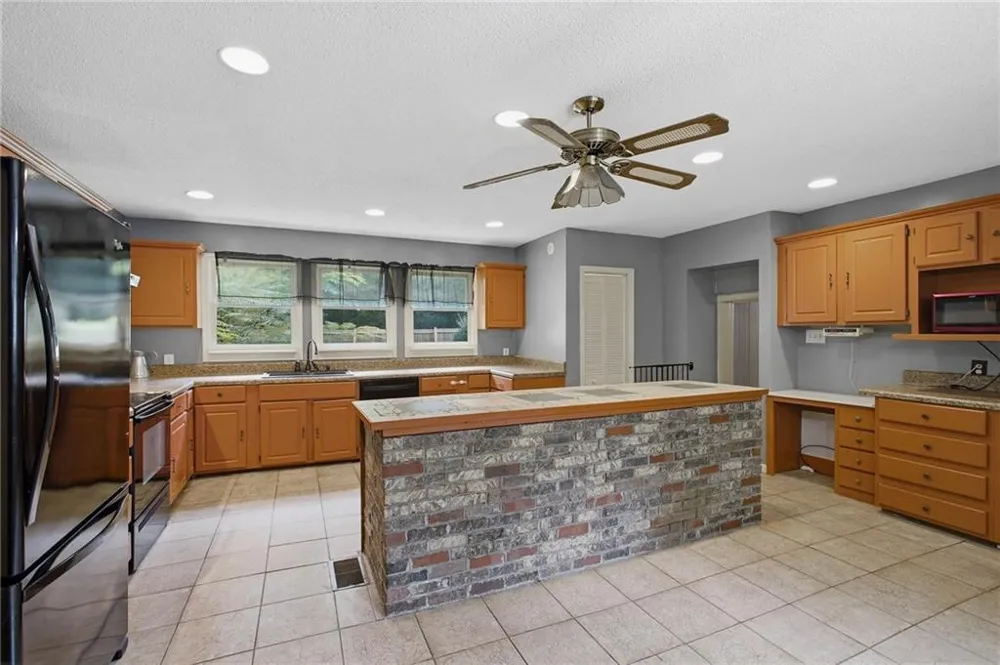 26 8th Street Emerson, GA 30137