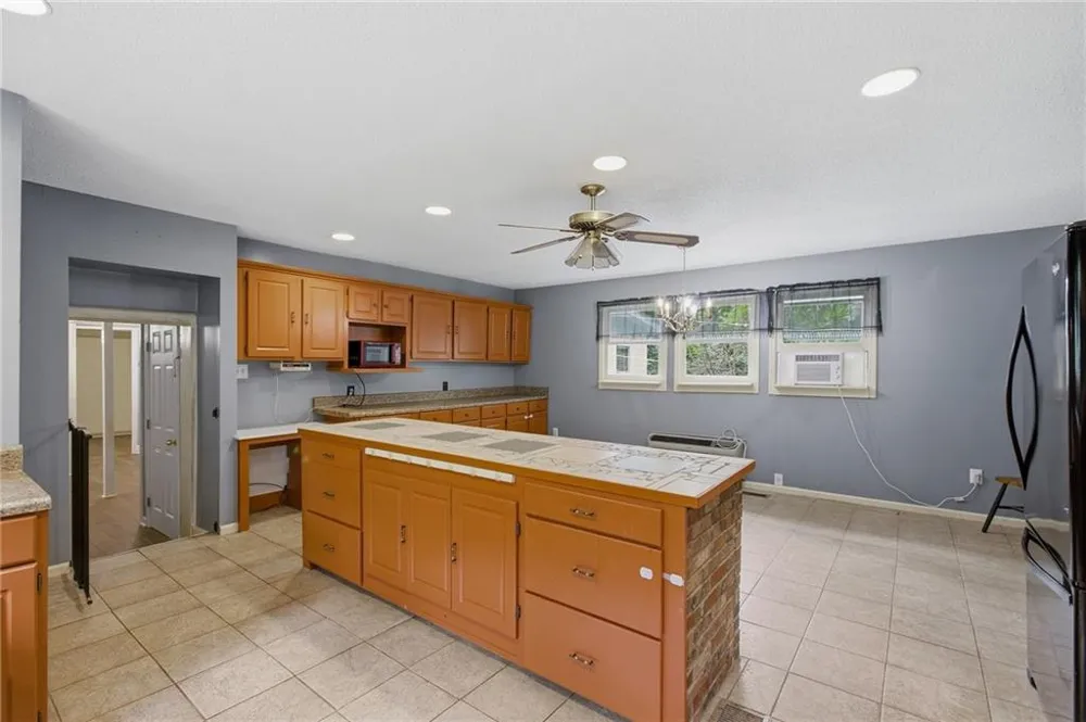 26 8th Street Emerson, GA 30137