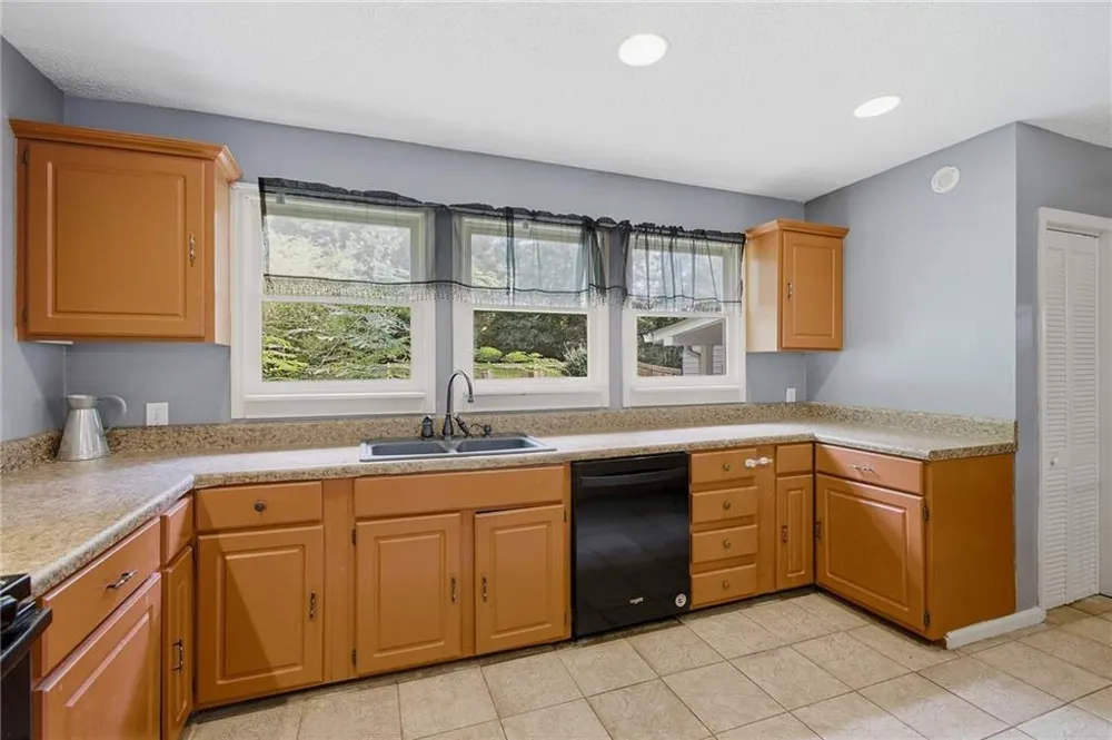 26 8th Street Emerson, GA 30137