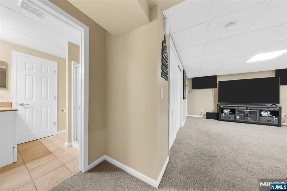 191 Ellis Road Holland, NJ 08848