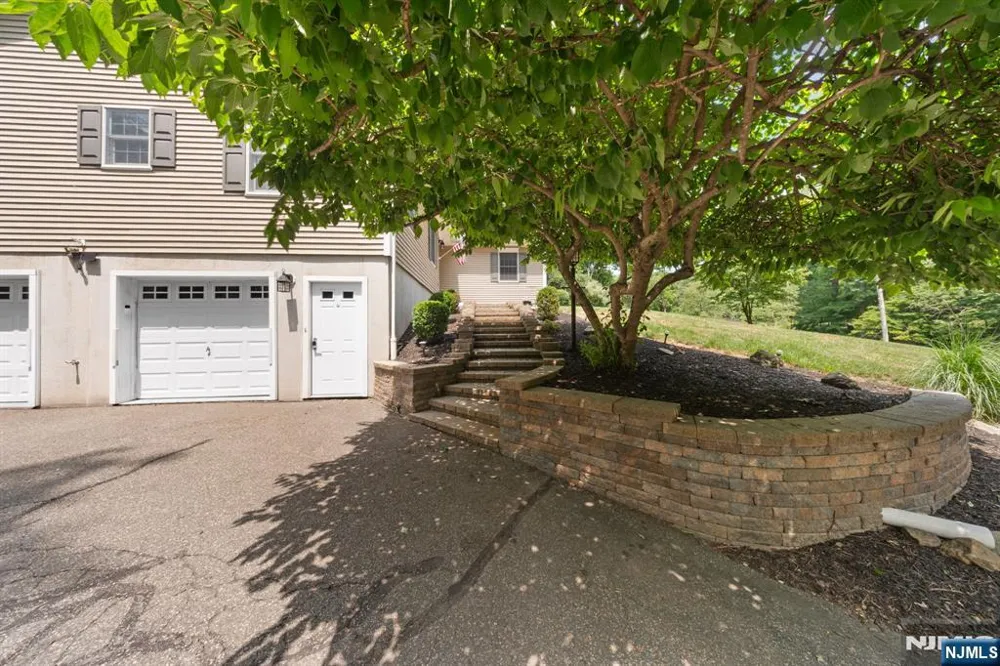 191 Ellis Road Holland, NJ 08848