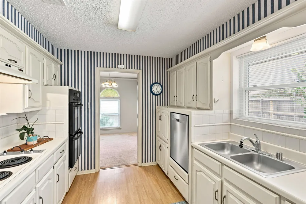 1718 Merrimac Trail Garland, TX 75043
