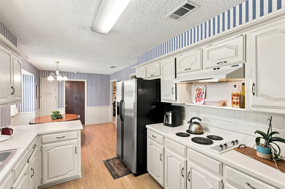 1718 Merrimac Trail Garland, TX 75043