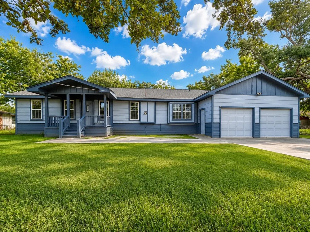 316 Riley Road Clute, TX 77531