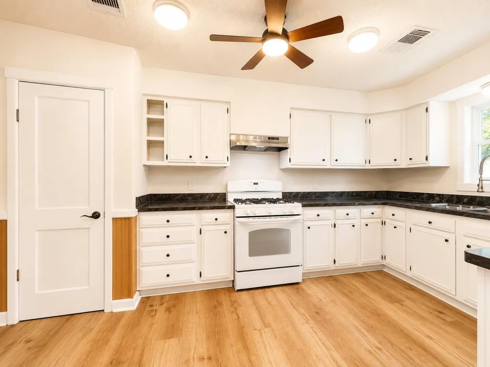 316 Riley Road Clute, TX 77531