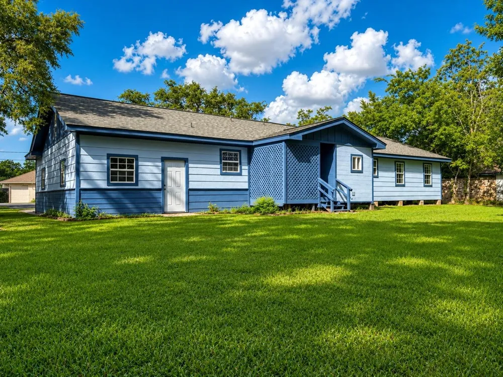 316 Riley Road Clute, TX 77531