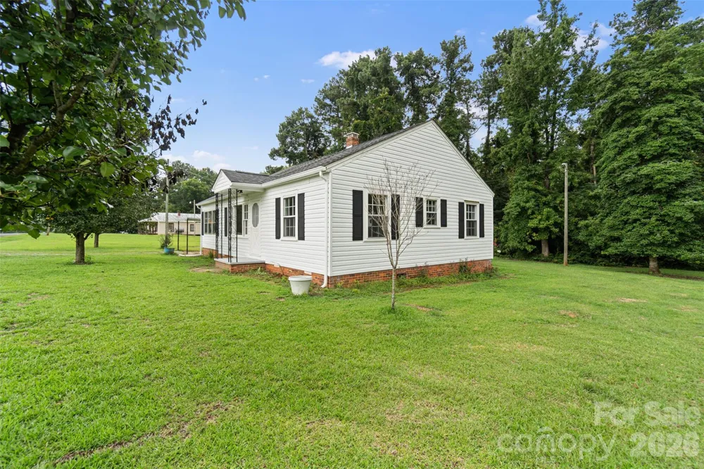 842 Moores Lake Road Wadesboro, NC 28170