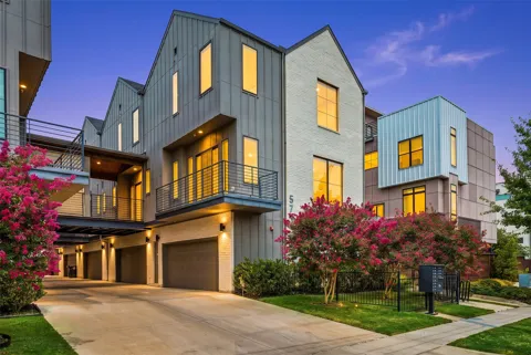 5707 Lindell Avenue #202