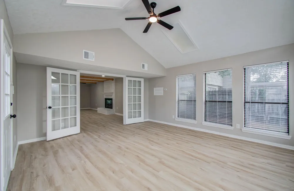 4735 Theall Road Houston, TX 77066