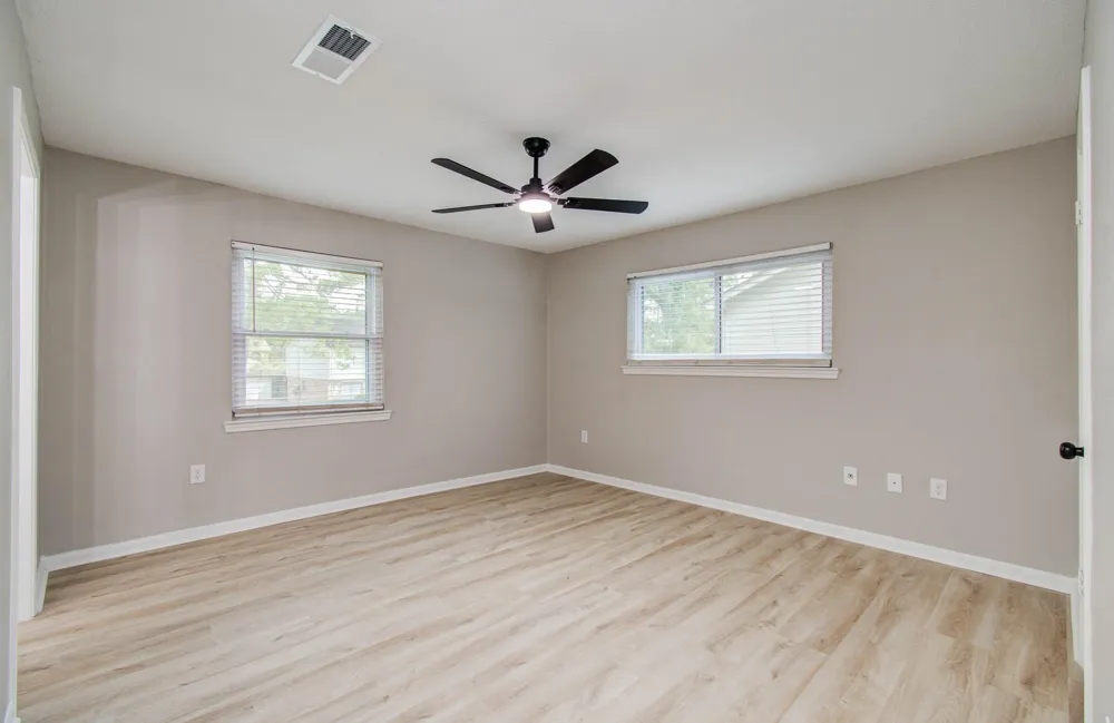 4735 Theall Road Houston, TX 77066