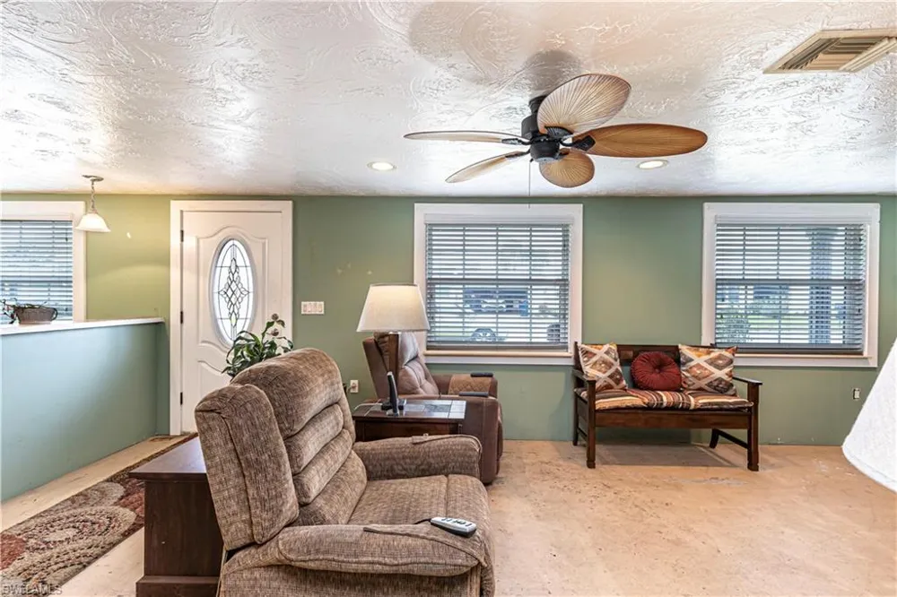 3417 Hoover Drive Holiday, FL 34691
