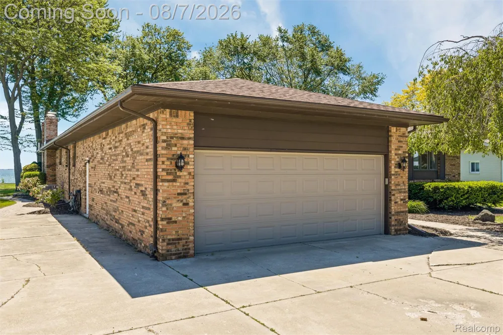 49300 Bayshore Drive Chesterfield Township, MI 48047