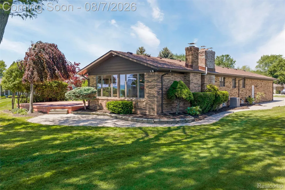 49300 Bayshore Drive Chesterfield Township, MI 48047