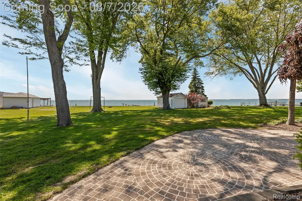 49300 Bayshore Drive Chesterfield Township, MI 48047