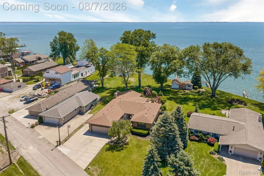 49300 Bayshore Drive Chesterfield Township, MI 48047